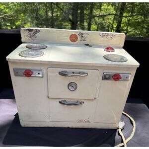 Rare Heavy 1950’s Vintage Metal Toy Empire Little Lady Stove Top Works Lights Up